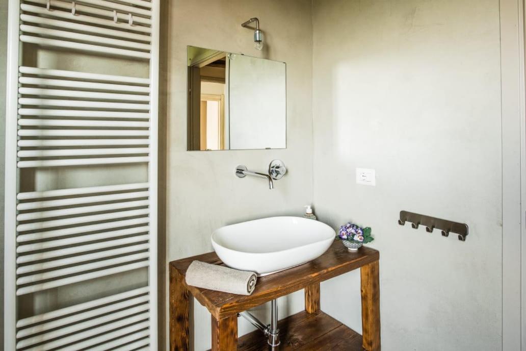 La Casa Di Roby-1 Appartamento La Morra Con Piscina Eksteriør bilde