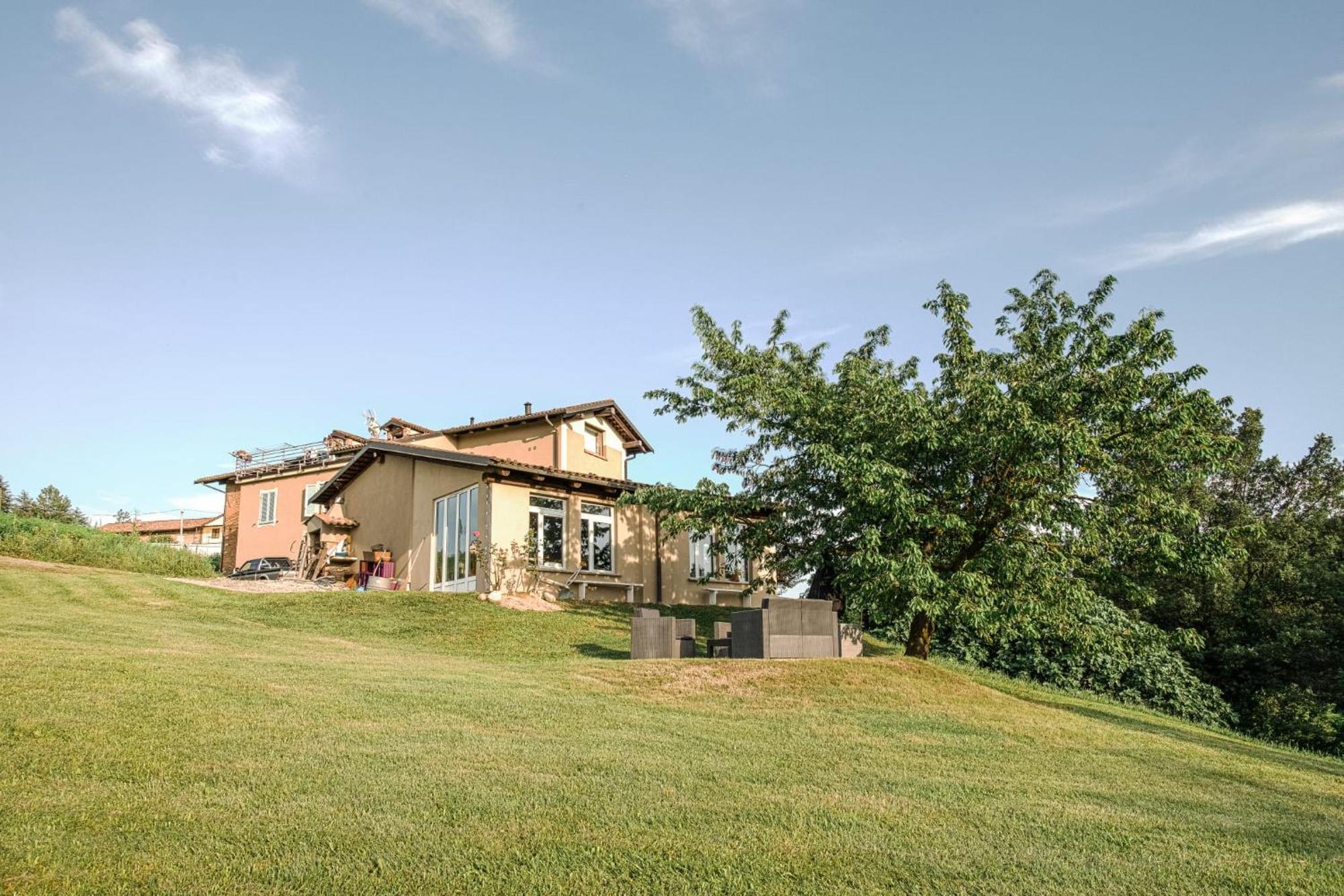 La Casa Di Roby-1 Appartamento La Morra Con Piscina Eksteriør bilde